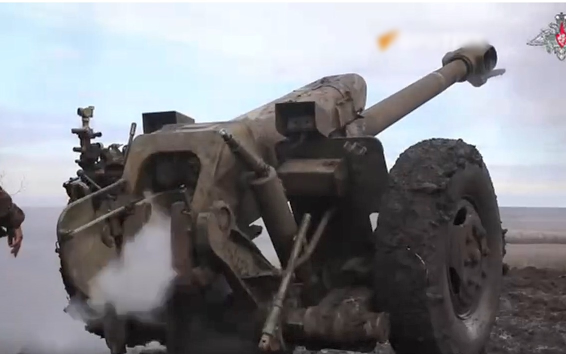 Quy trình Nga bắn lựu pháo kéo D-30 trong xung đột Ukraine